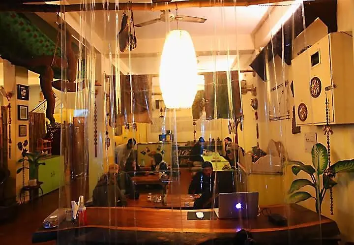 Bona Cafe Restaurant & Sala Guest House Βαρανάσι
