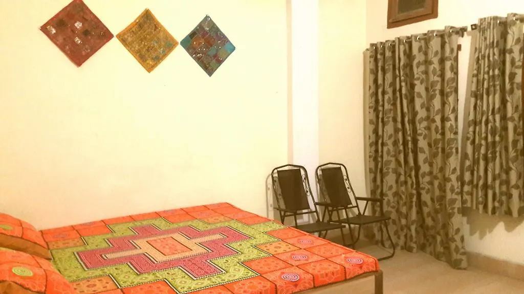 Bona Cafe Restaurant & Sala Guest House Βαρανάσι